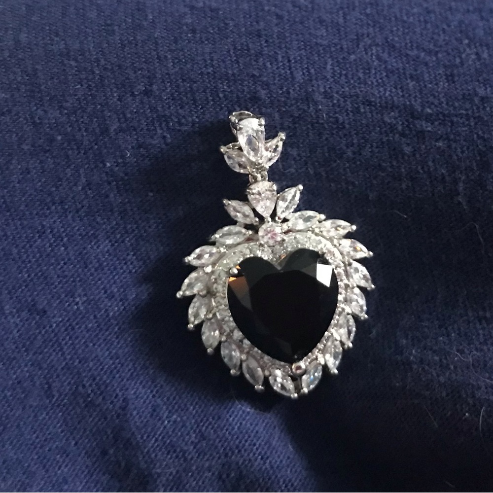 Cubic Zirconia Black Heart Silver Pendant - Picture 5 of 6